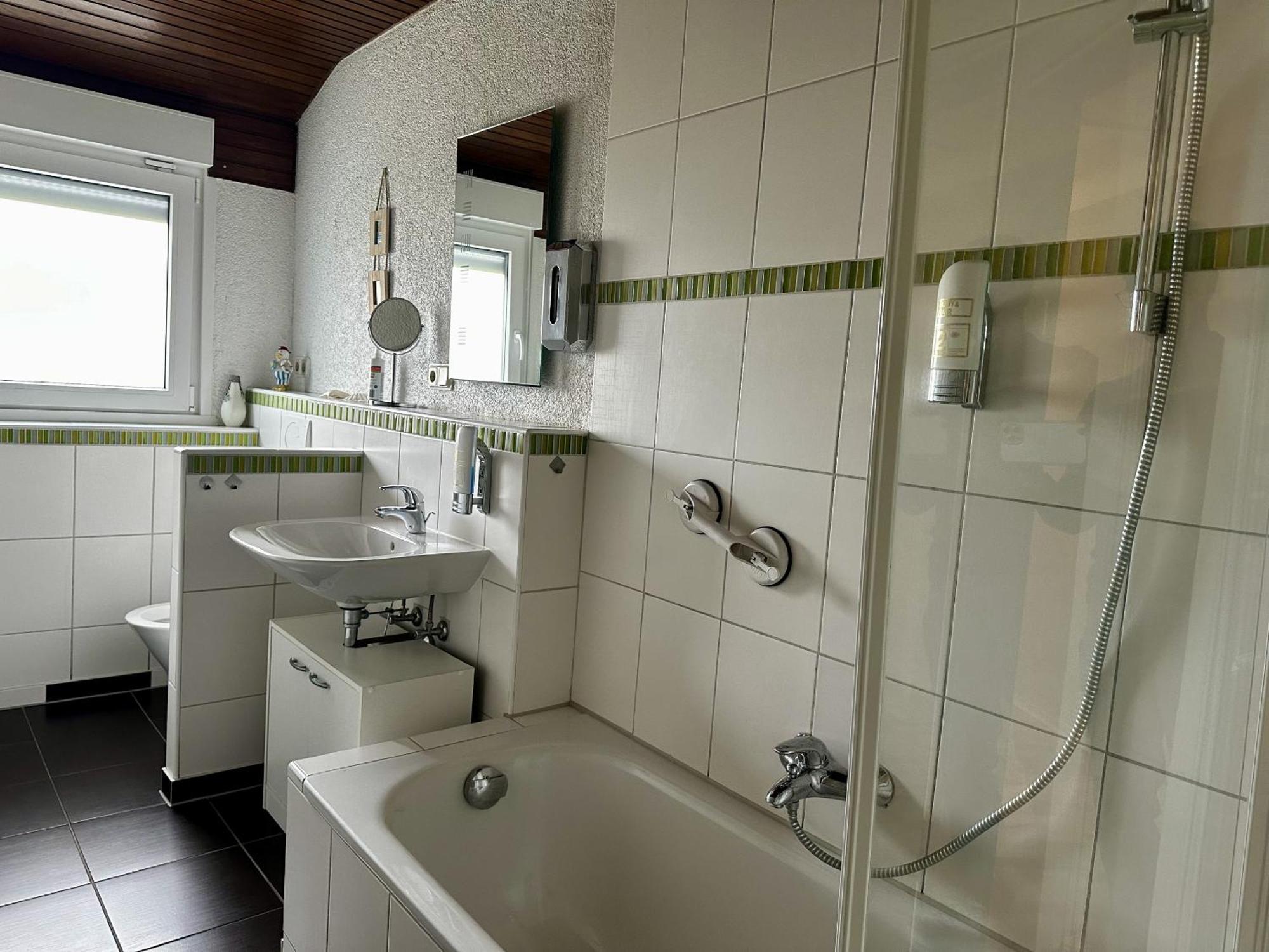 Haus Alt - Ferienwohnung Illingen  Екстериор снимка